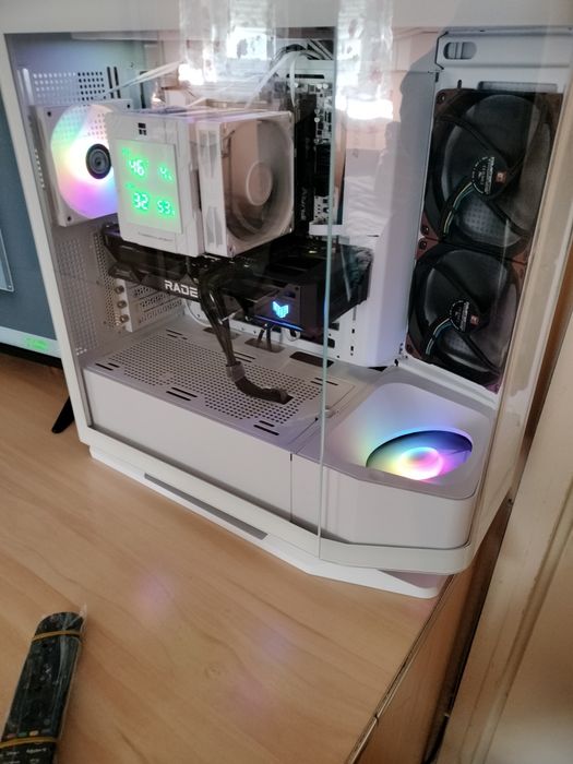 Carcasa pentru computer COUGAR FV270, Alb, Middle Tower.