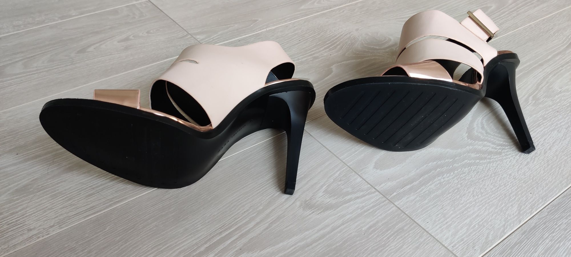 Sandale metalizate Zara
