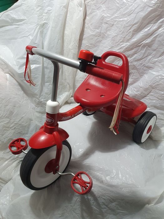 Vînd tricicleta plìabila pentru copii 1,5-3 ani