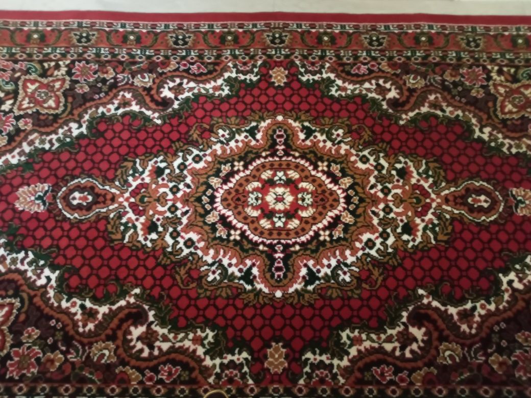 Ковёр 165×260 в отличном состоянии
