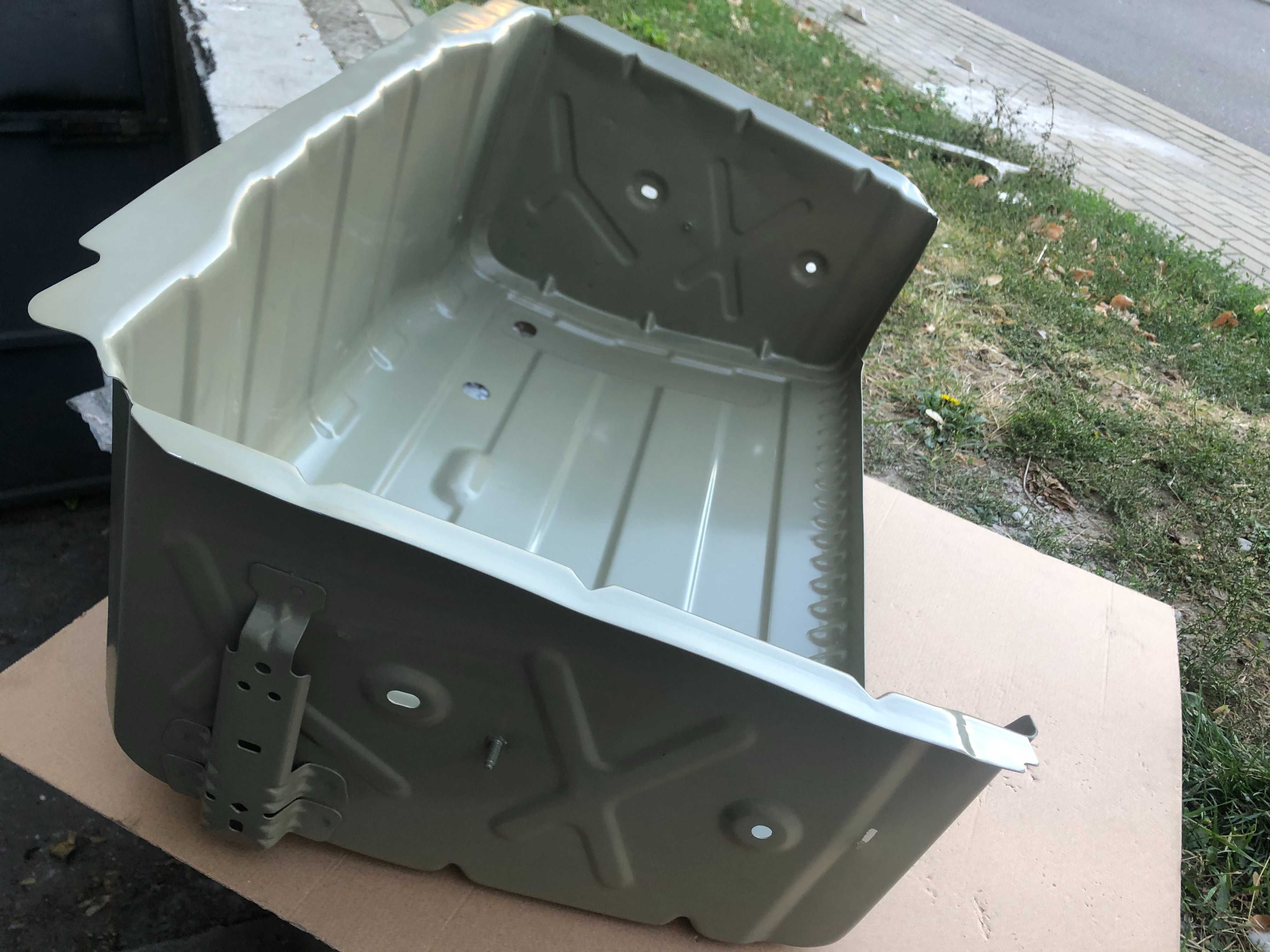 Продавам нов заден под и задни рогове за ТЕСЛА 3