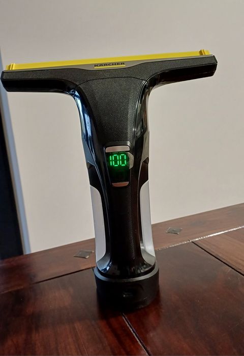 Aspirator spălat geamuri