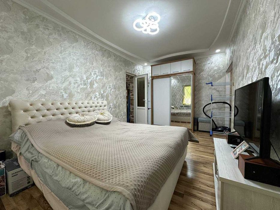 Массив Панельный.Продам 1 в 2 комнатную с ремонтом (41кв.м)