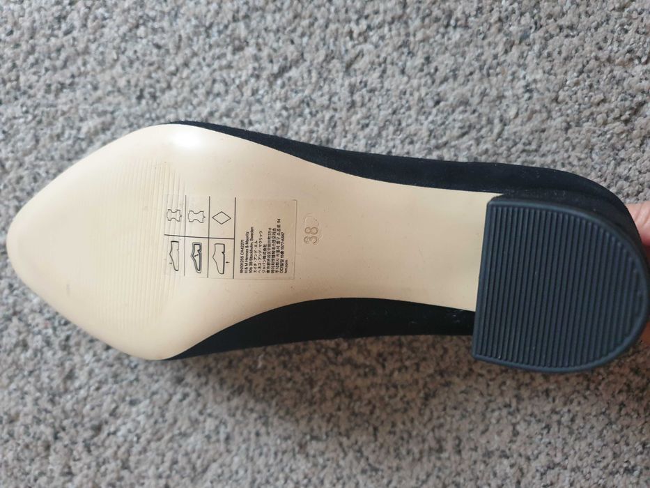 Нови велурени обувки на ток - 38 номер