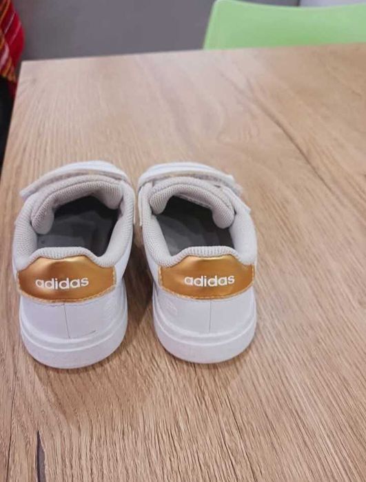 Оригинални детски маратонки на Adidas