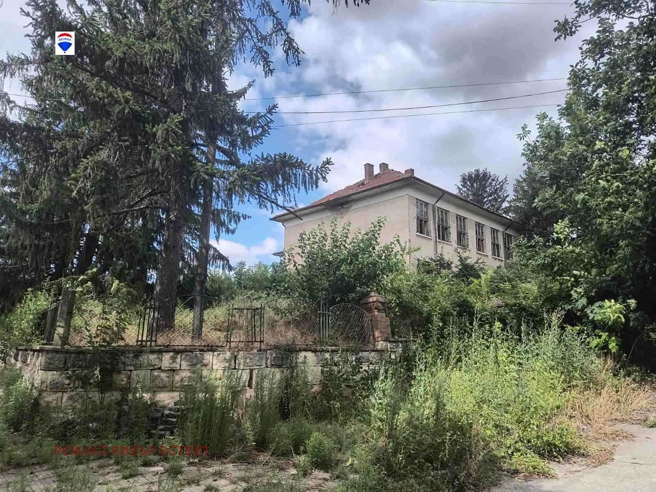 Продава се Промишлена сграда в с. Екзарх Йосиф, Област Русе - 697 кв.м за 130 €/кв.м - Снимка #1