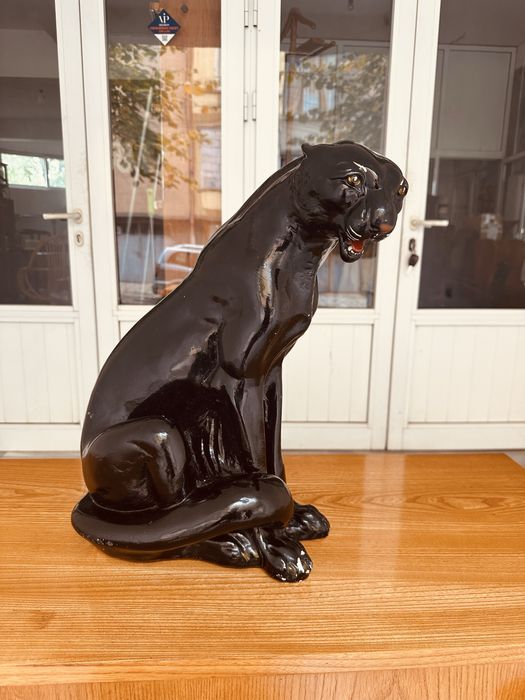 Елегантна керамична скулптура на черна пантера – 50 см