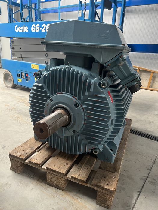 Ел.двигател 200 kW 1000 оборота ABB