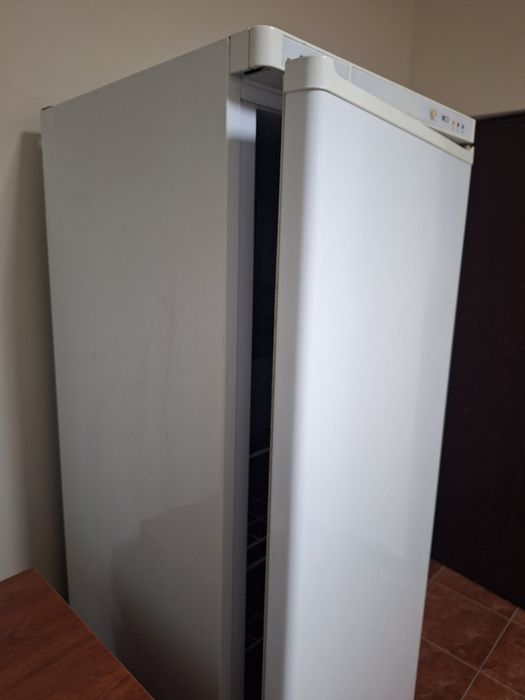 Продавам фризер Siltal