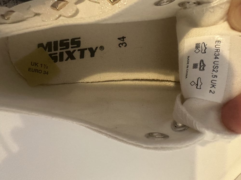 Нови детски кецове на MISS SIXTY