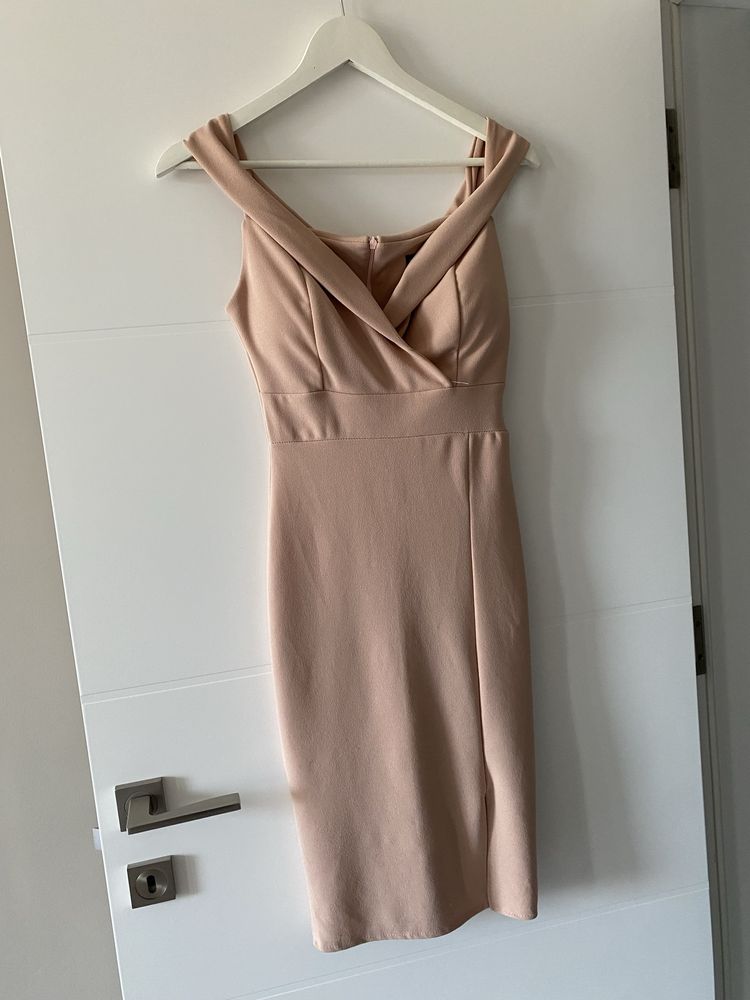 Рокля в цвят пурда от Kristin clothes