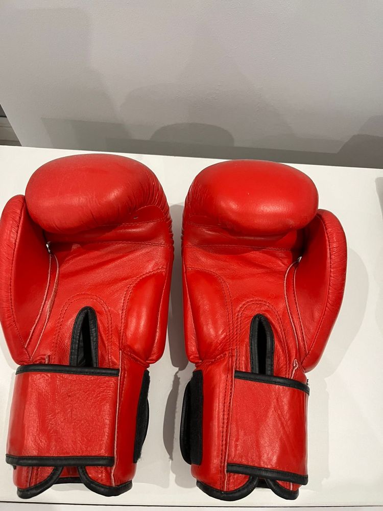 Продам кожаные боксерские перчатки