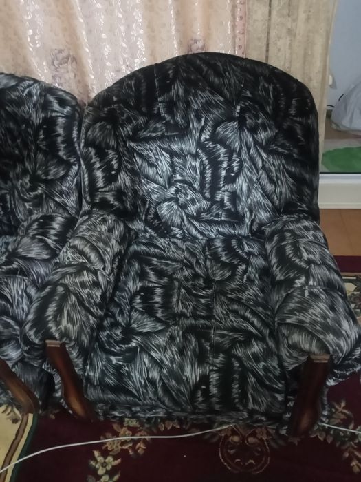 Кресла . Два кресла.