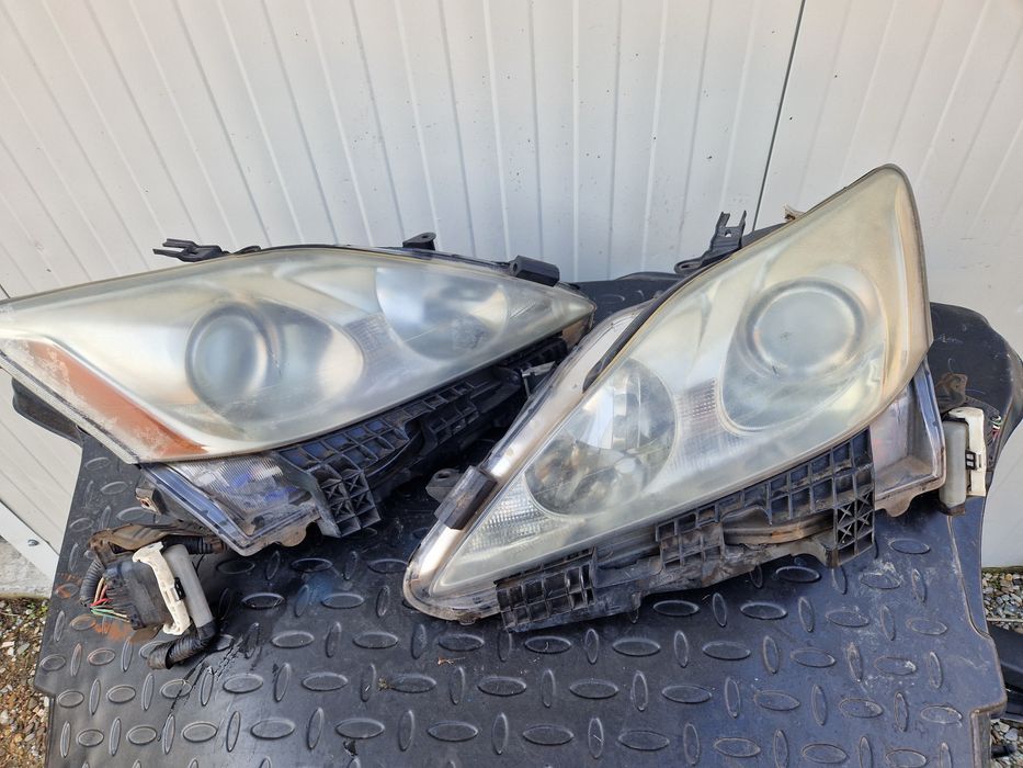 Faruri xenon Lexus IS220