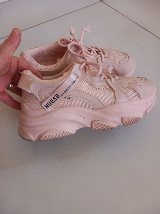 Adidasi marimea 37..