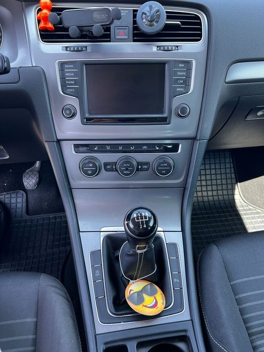 Vând golf 7 1.6 TDI Lounge