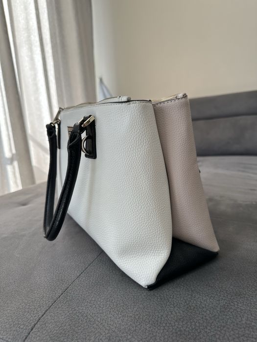 Дамска чанта Guess