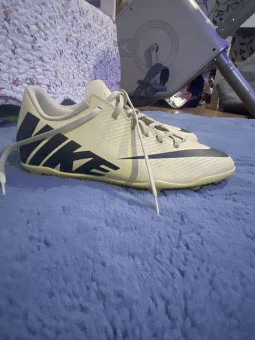 Vand ghte fotbal nike cu crampoane marimea 38