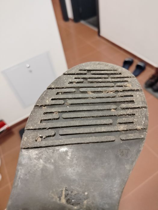 Продавам дамски кубинки TATA -italia ,естествена кожа 37 номер.