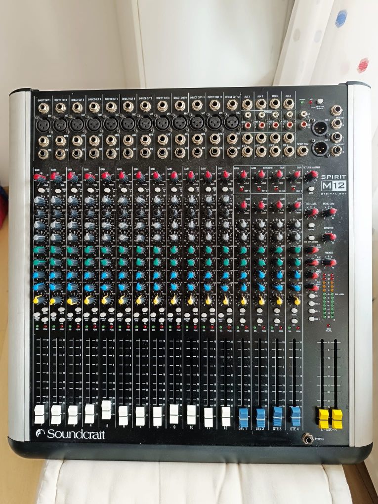 Mixer Soundcraft Spirit M 12
