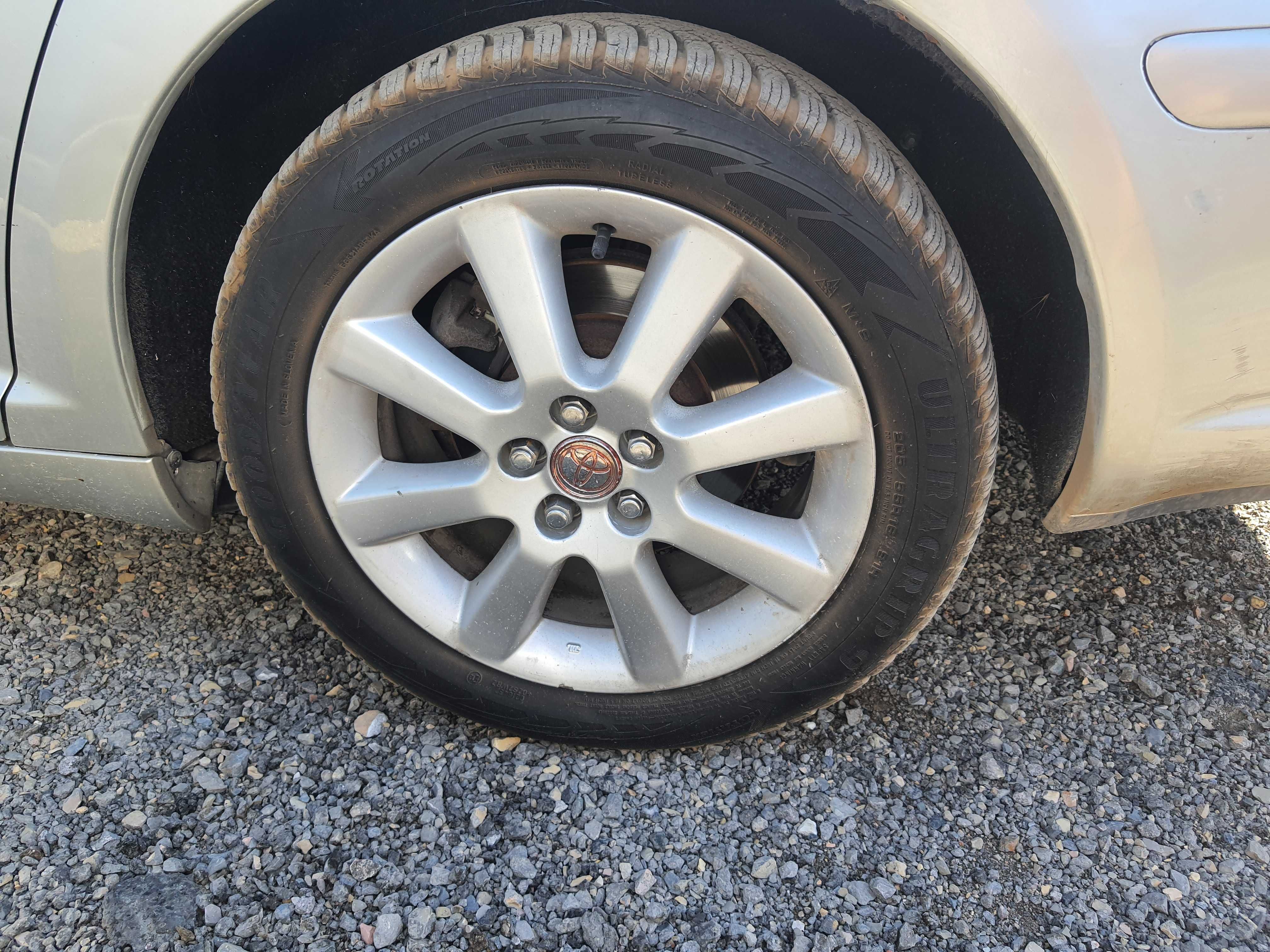 На части! Toyota Avensis 2.0 D4D