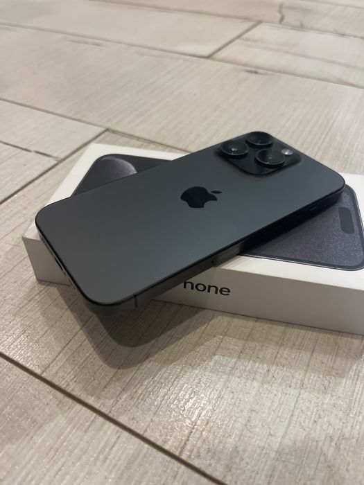Продавам Iphone 15, 128 Gb