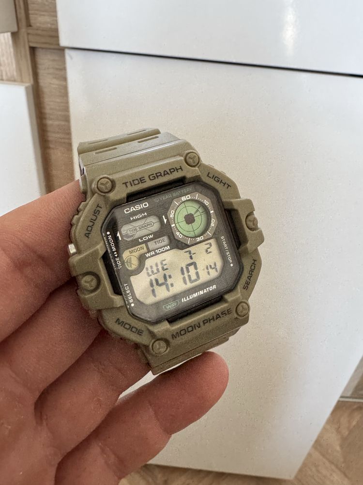 Часовник casio тъмно зелен