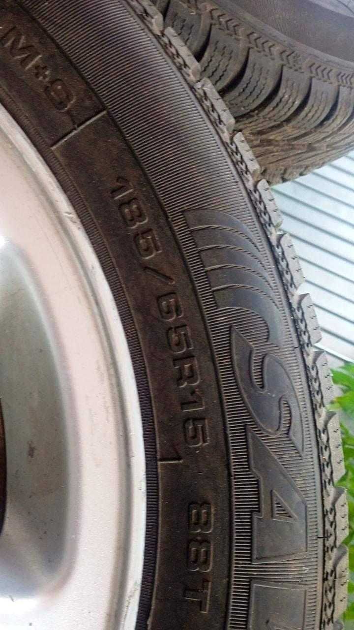 Vand jante cu cauciucuri de iarna 1000 de lei cu totul