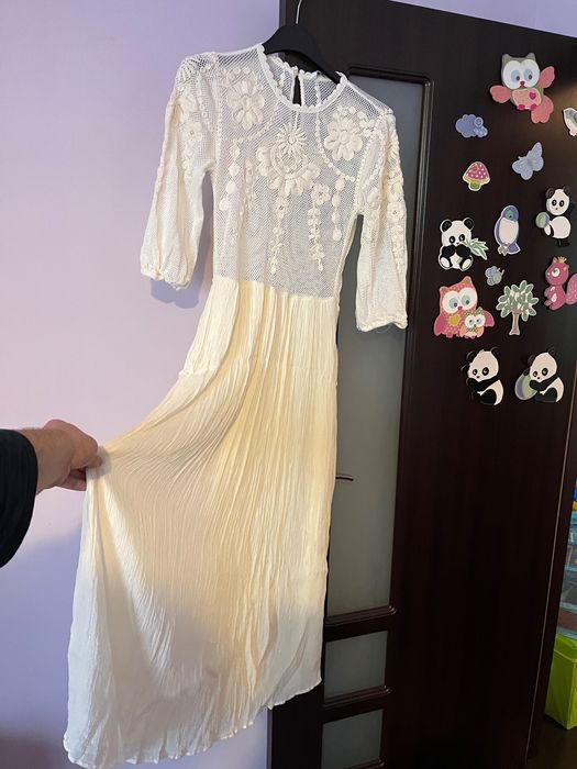 Rochie eleganta cu broderie Zara
