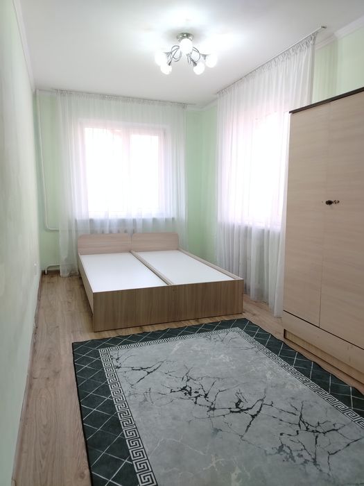 Желательно семейные, без детей