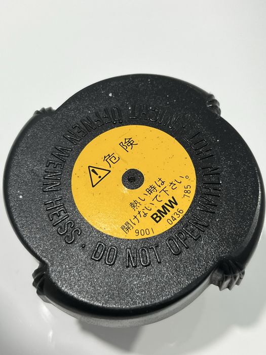 Бмв е39. Крышка радиатора