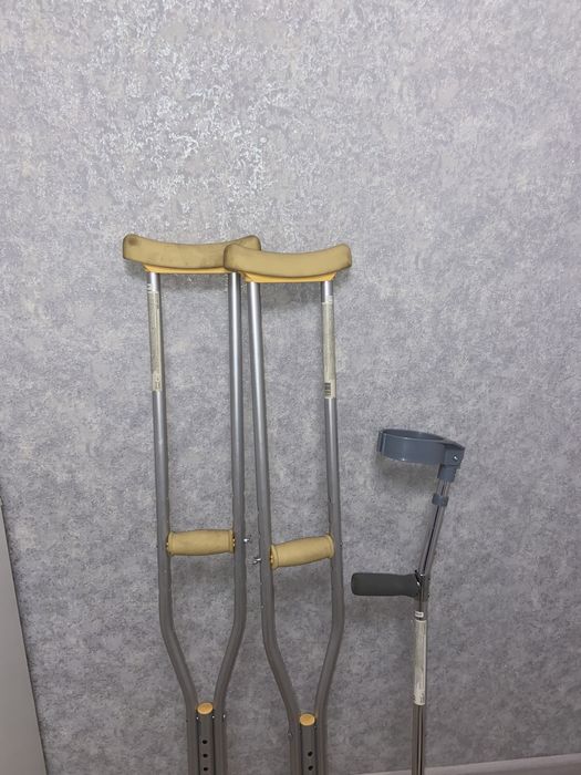 Костыли и трость, в отличном состоянии