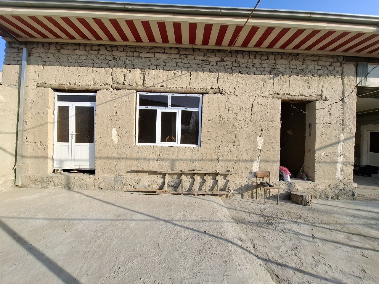 Yashashga tayyor hovli sotiladi
