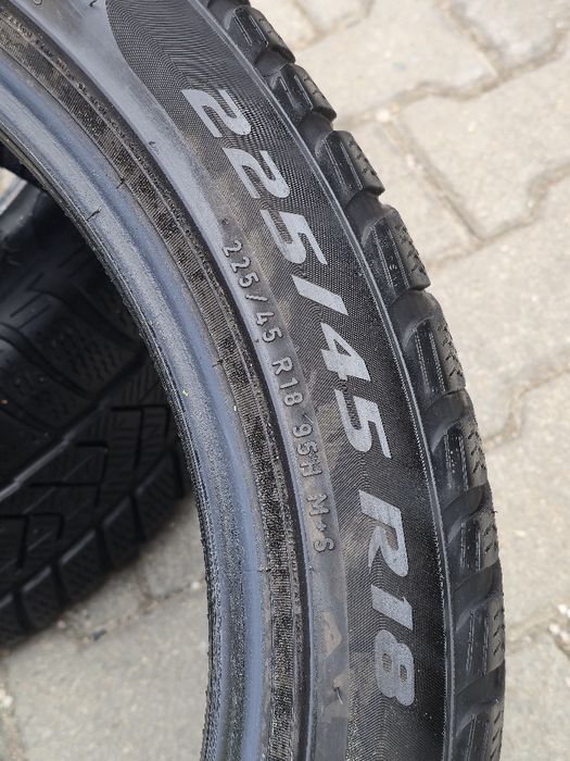 225 45 18 Pirelli