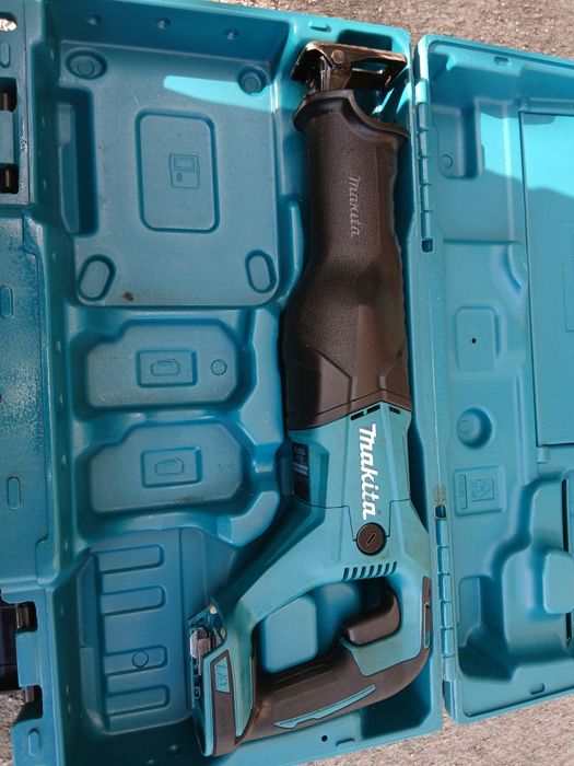 Саблен трион Makita 18волта