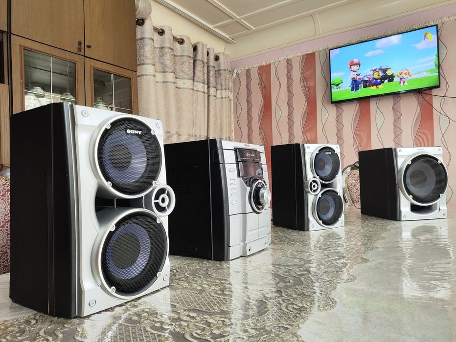 Sony 2.1 disk kaseta aux radio hammasi ishlaydi Subwooferli holati zo‘