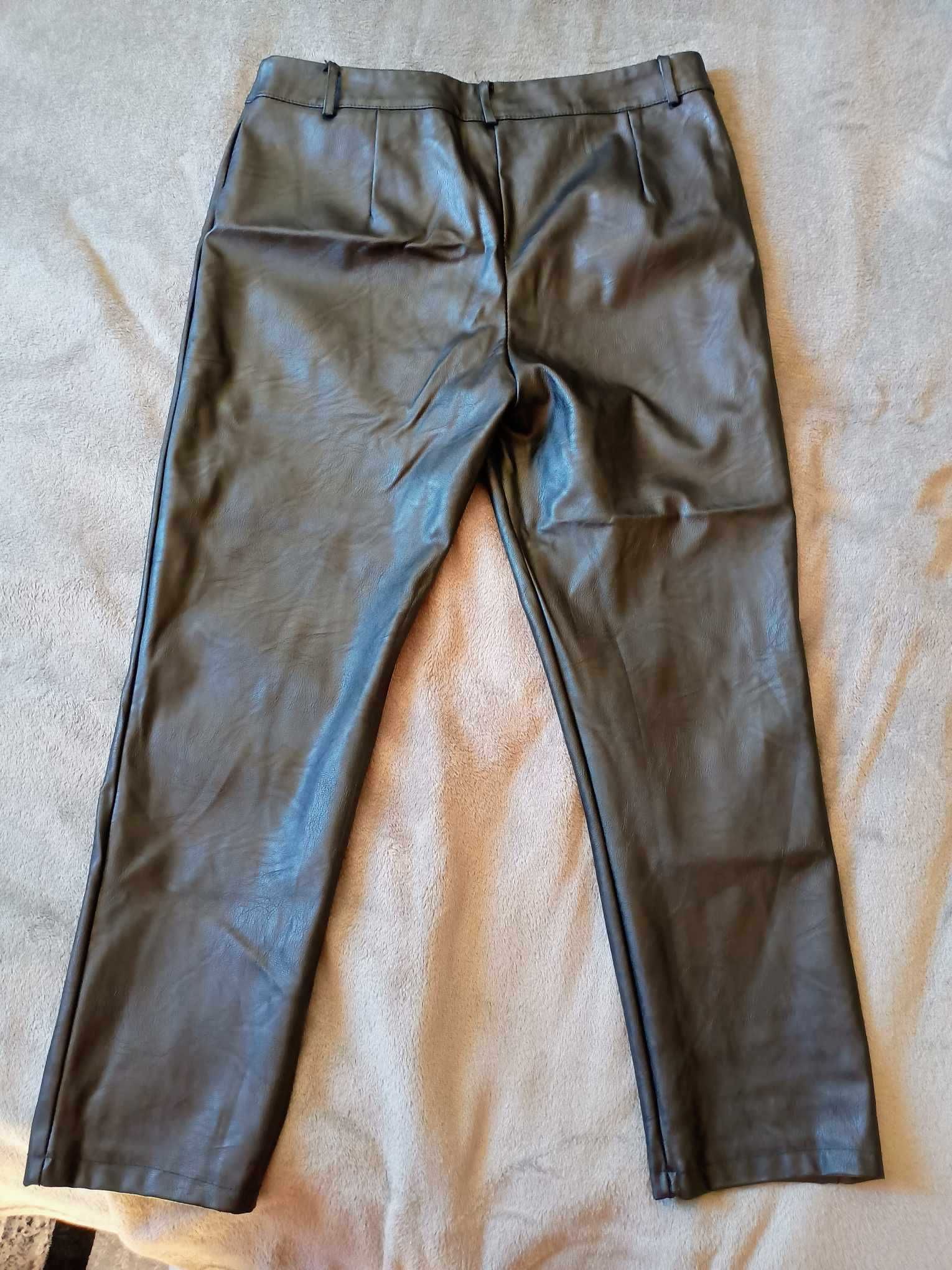 Pantaloni de piele