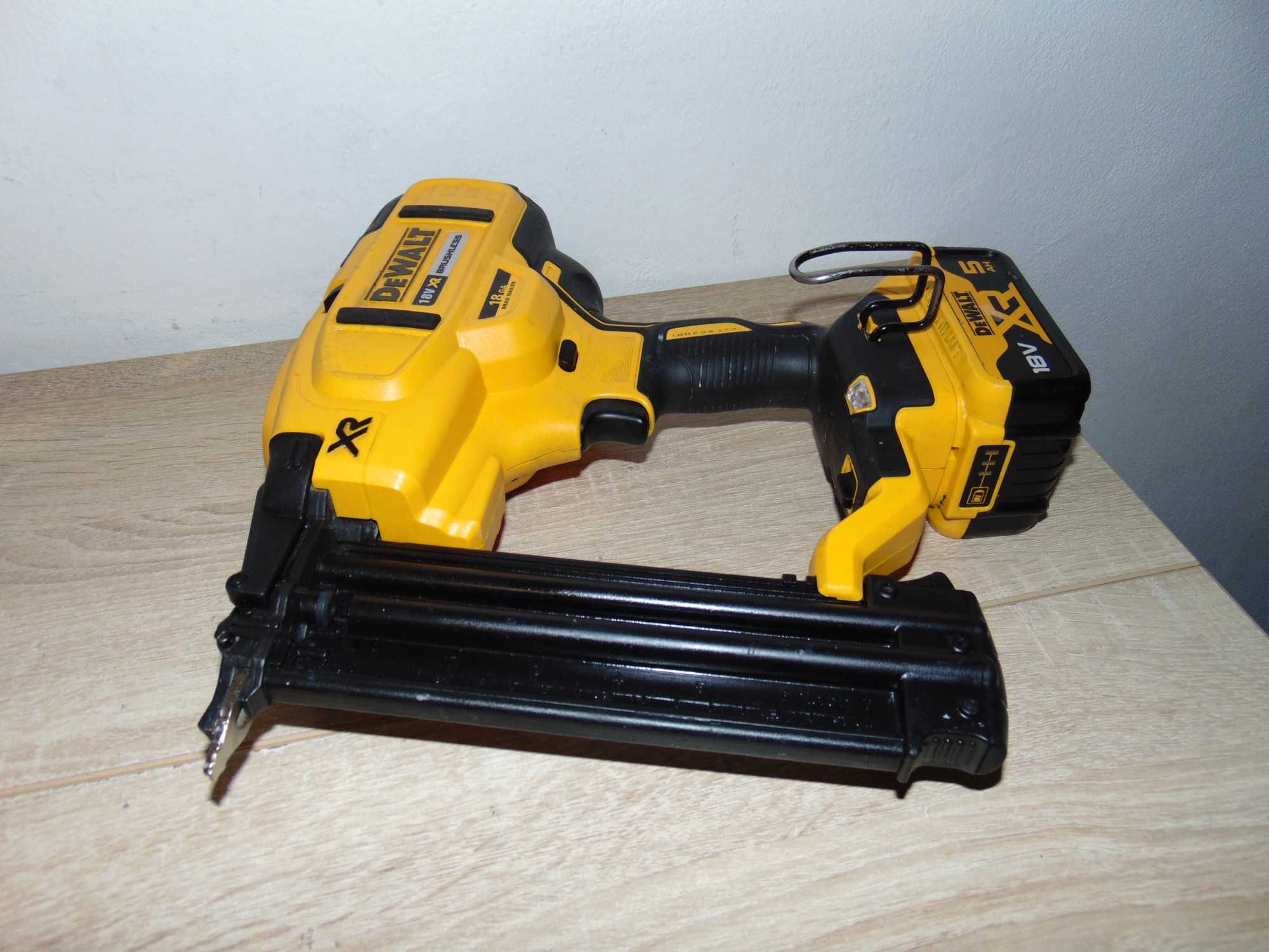 Dewalt DCN680 pistol cuie finisare brushless 2022