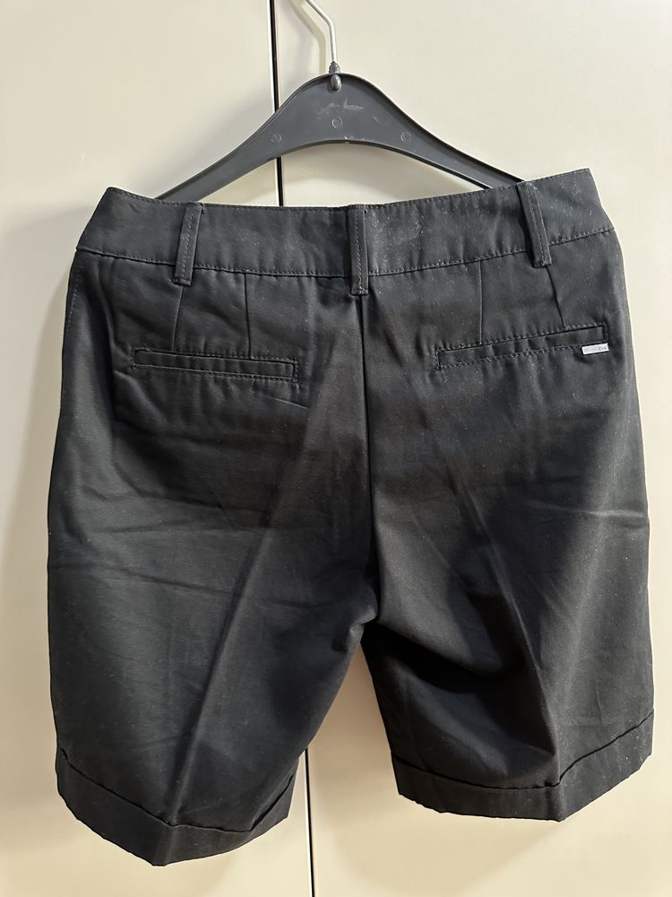 Pantaloni scurti Mango tip chinos