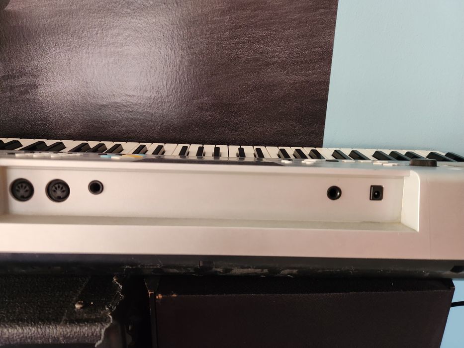 Продавам Синтезатор Yamaha PSR-E323 – Идеален за Начинаещи!
Портативен