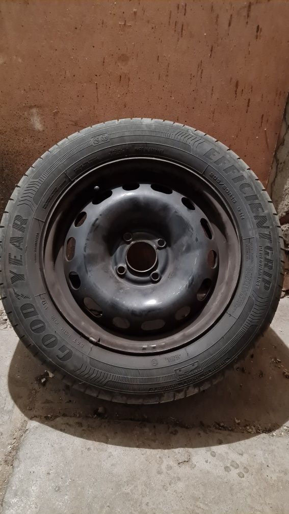 Гуми Goodyear EfficientGrip - 205x60x15, летни