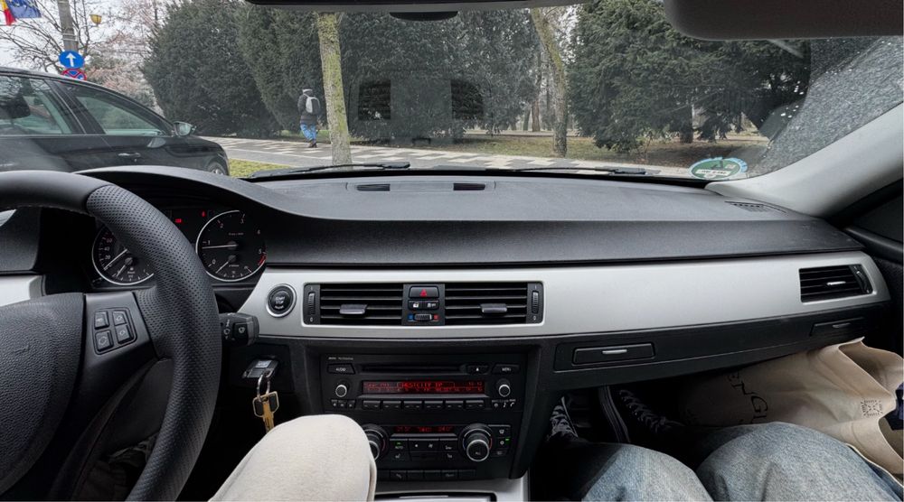 Plansa de bord BMW E90/E91/E92 /E93 cu suporti de pahare.