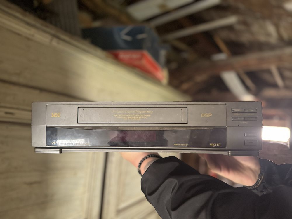 Video Cassette Receiver