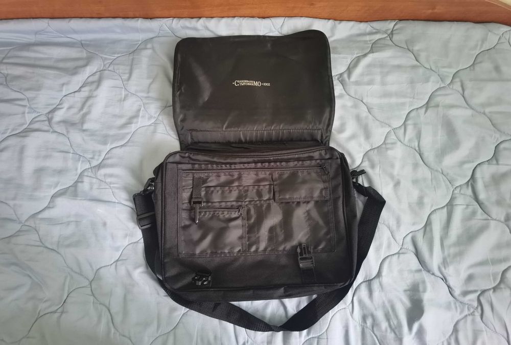 Чанта с презрамка за лаптоп с 15 джоба