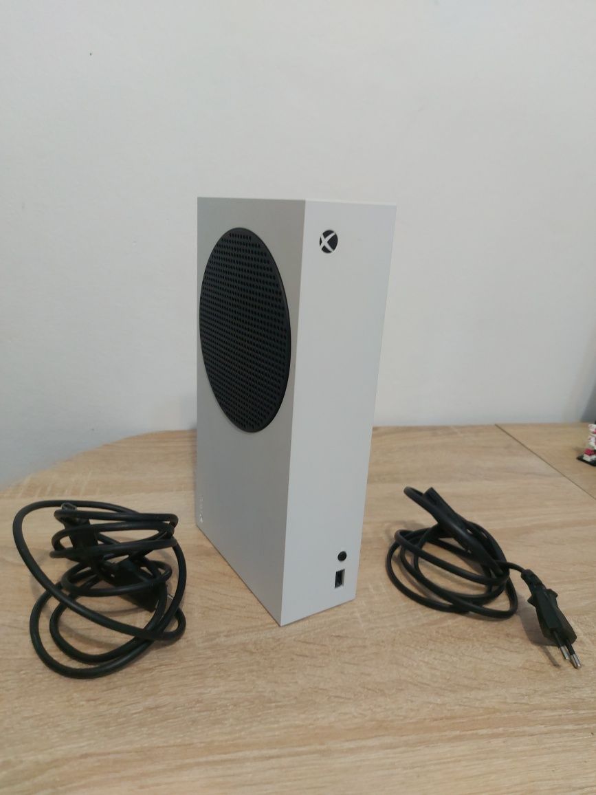 Consolă Xbox Series S + un controller