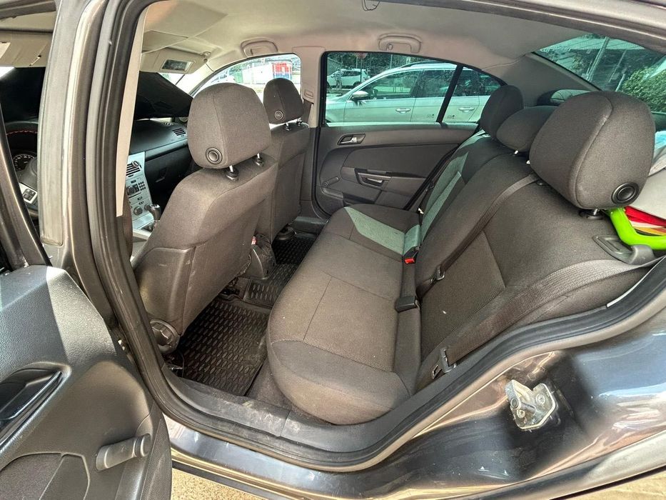 Opel Astra H Sedan