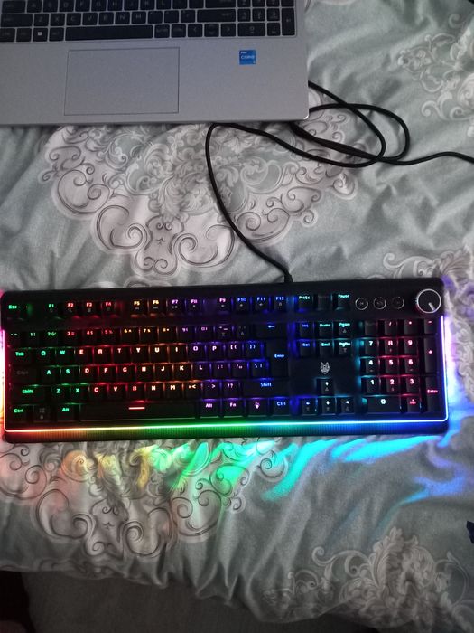 Tastatura RGB cu usb în garanție