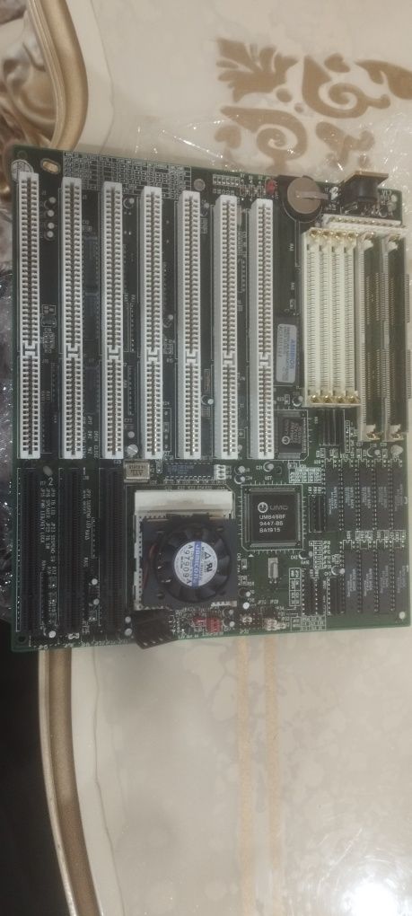 Старо компютърно дъно с процесор 486DX - 40Mhz