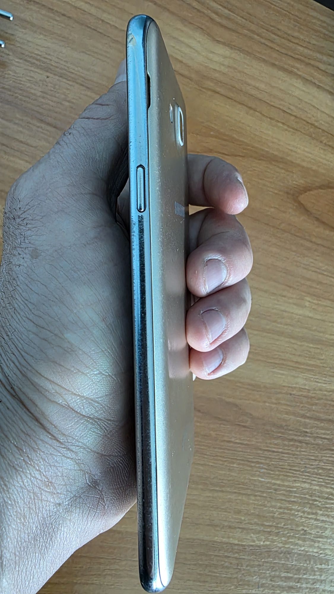 Samsung Galaxy J7 (2015) Duos 16GB, Златист