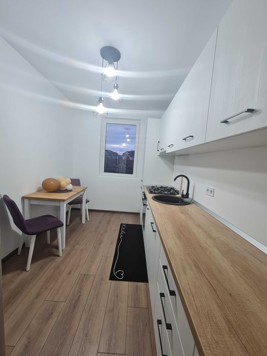 Vând apartament, strada Colinei, 3 camere